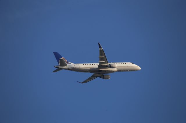 EMBRAER 175 (long wing) (N601UX)