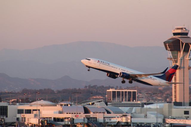 Boeing 737-900 (N827DN) - Evening takeoff from LAX with the tower in the background.