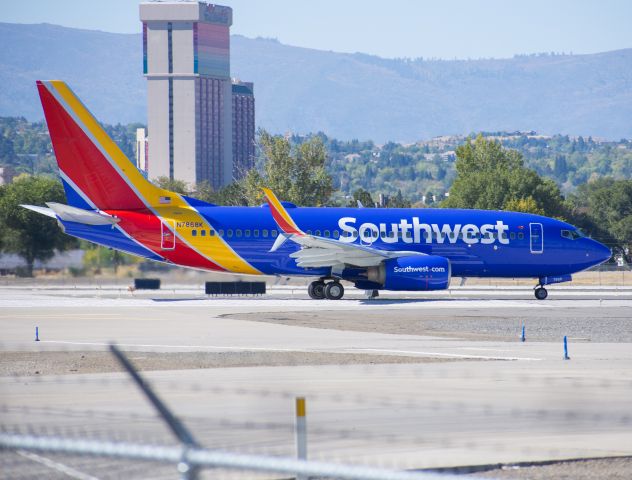 Boeing 737-700 (N7868K) - SWA2204 RNO-DEN