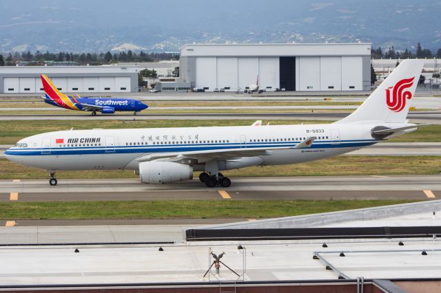 Airbus A330-200 (B-5933)