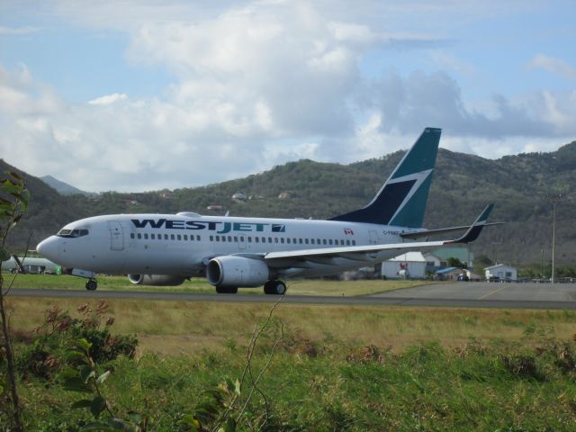 Boeing 737-700 (C-FWAF)
