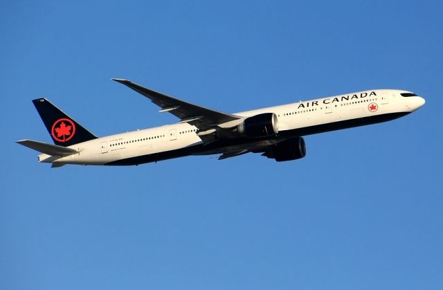 BOEING 777-300ER (C-FITW)