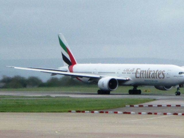 Boeing 777-200 (A6-ECE)