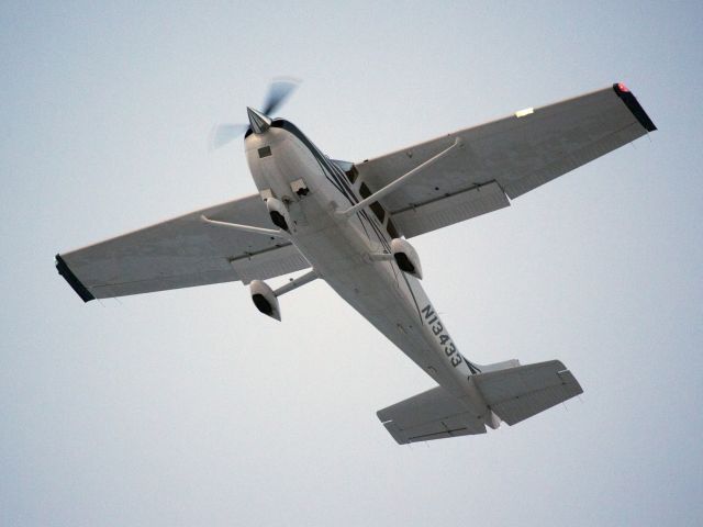 Cessna Skylane (N13433) - The Sylane is a perfect personal travel airplane.