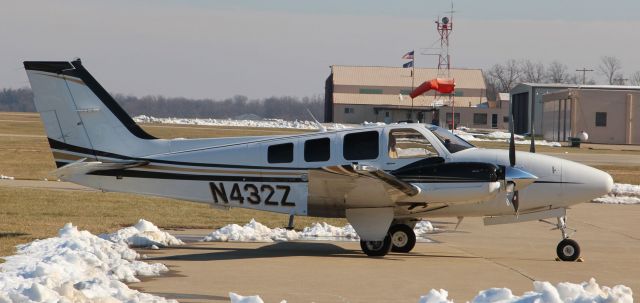 Beechcraft Baron (58) (N432Z) - Parked on ramp Jan 2013...