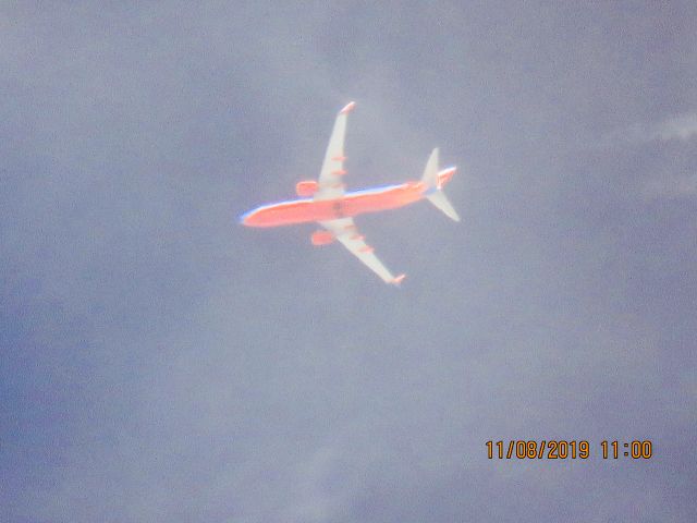 Boeing 737-800 (N8624J)