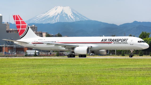 Boeing 757-200 (N754CX)