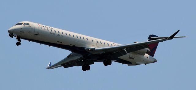 Canadair Regional Jet CRJ-900 (N304PQ)