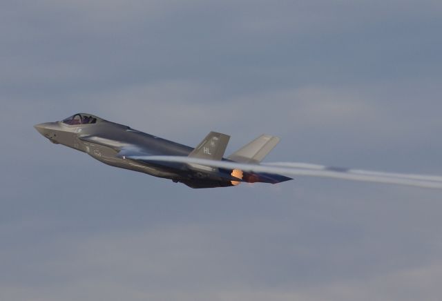 Lockheed F-35C (15-5196) - US Air Force F-35A departing NAS JRB Fort Worth, formally Carswell Air Force Base. Departing in full afterburner pulling some wingtip vapors.(Please view in "full" for highest image quality)