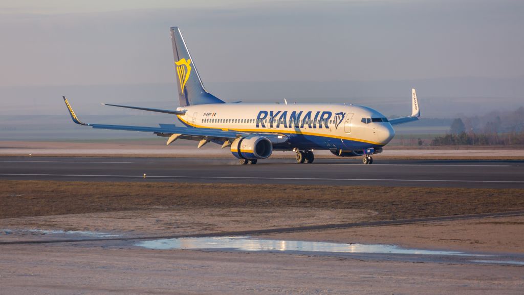 Boeing 737-700 (EI-DWT)