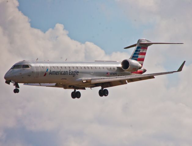 Canadair Regional Jet CRJ-700 (N716PS)