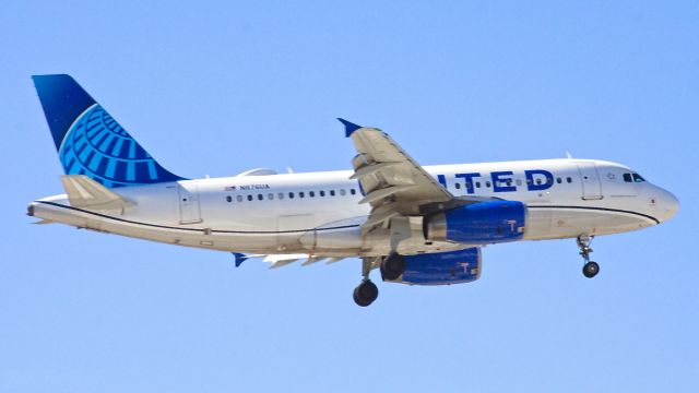 Airbus A319 (N876UA)