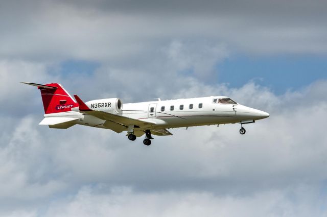 Learjet 60 (N352XR)