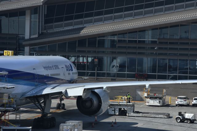 BOEING 777-300ER (JA780A)