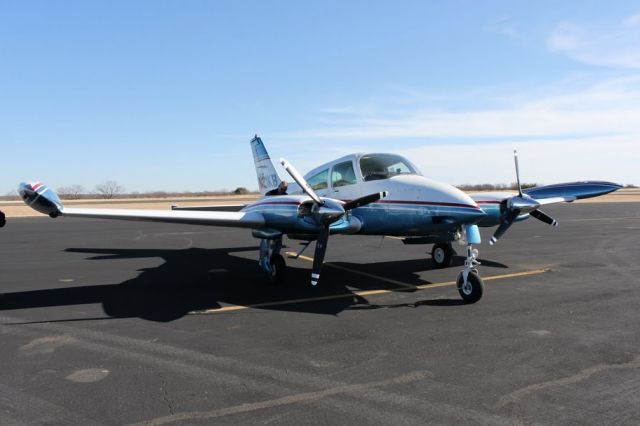 Cessna 310 (N21KB)