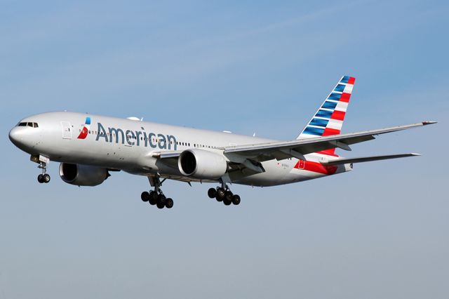 Boeing 777-200 (N761AJ)