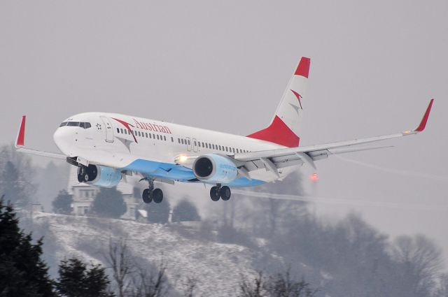 Boeing 737-800 (OE-LNJ)