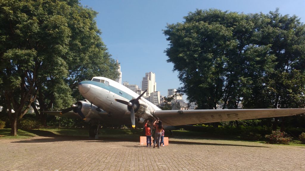 Douglas DC-3 (PT-KUB) - Esse charmoso DC-3 voou pela VASP e hoje se encontra em exposição no Museu Catavento no centro de São Paulo. 