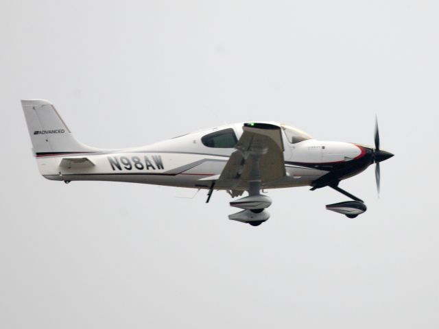 Cirrus SR-22 (N98AW) - Take off runway 24.