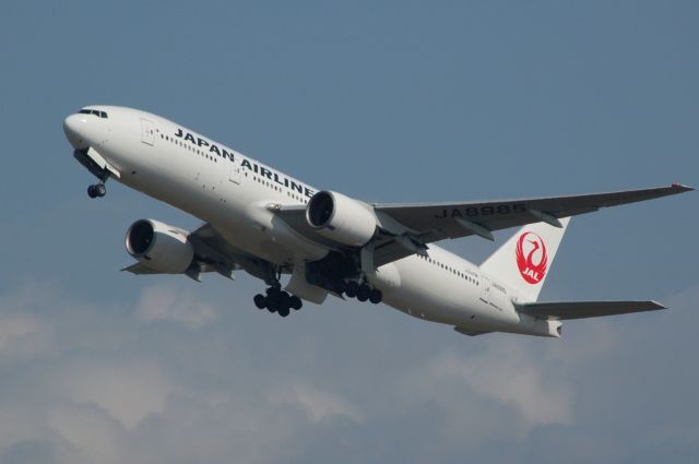 Boeing 777-200 (JA8985) - JA8985  JAL  Boeing  777-246  c/n 27652/72