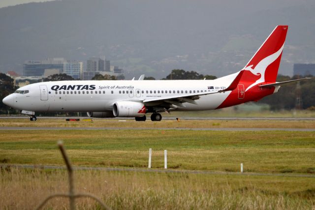 Boeing 737-800 (VH-VZY) - On taxi-way heading for Terminal 1, after landing on runway 23. Friday 5th October 2012.