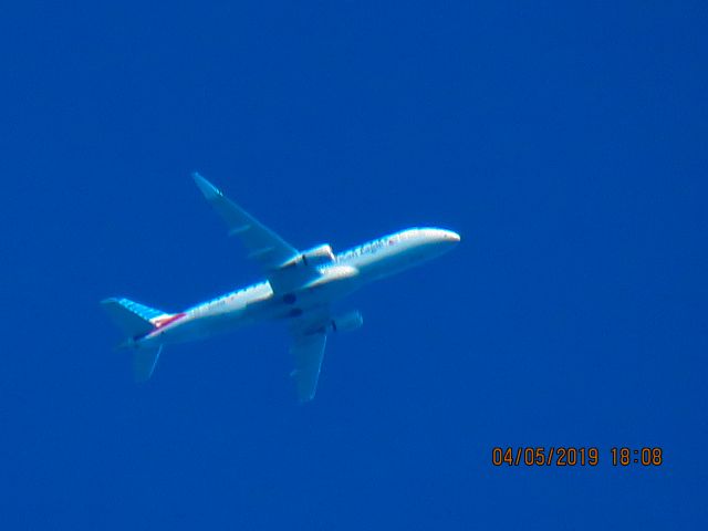 Embraer 175 (N268NN)