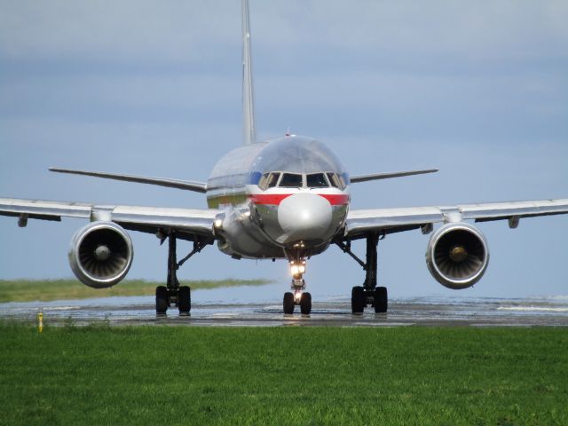 Boeing 757-200 (N182AN)