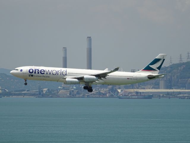Airbus A340-300 (B-HXG)