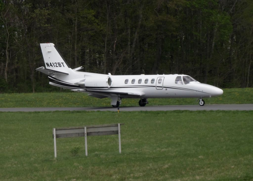 Cessna Citation II (N412BT) - Waiting for departure RW 34 at HPN