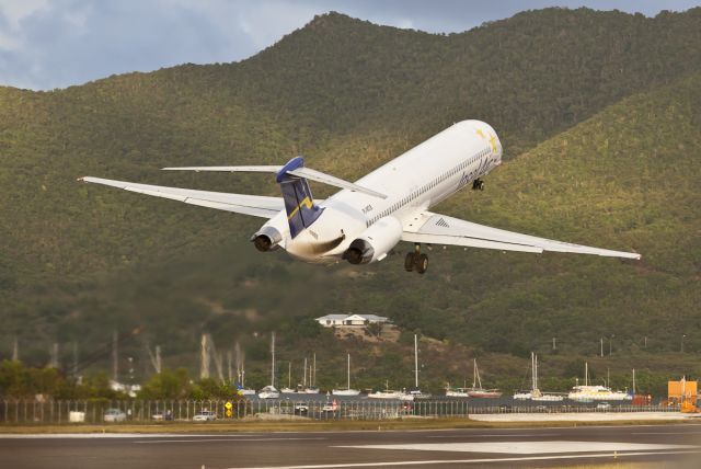 McDonnell Douglas MD-83 (PJ-MDB)