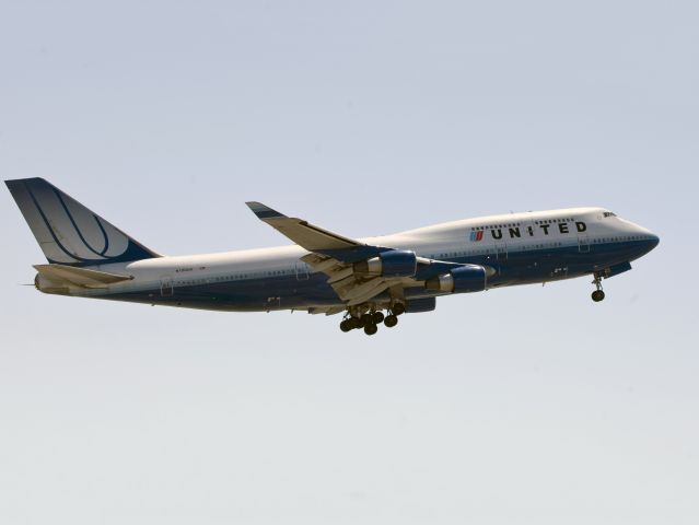 BOEING 767-300 (N180UA) - Take off.