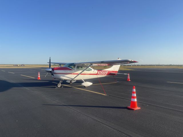 Cessna Skylane (N3560F)