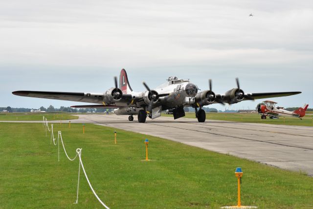 Boeing B-17 Flying Fortress (N3193G)