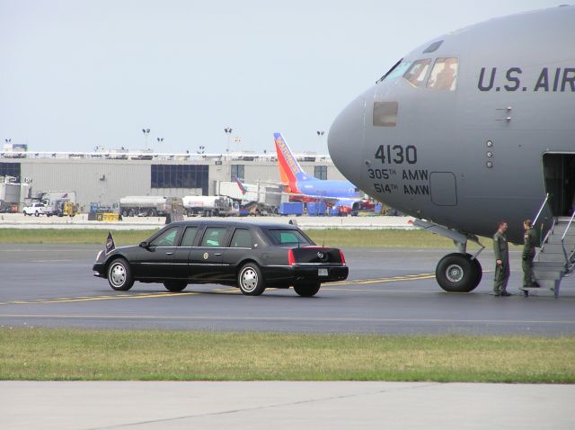 Boeing Globemaster III (N44130)