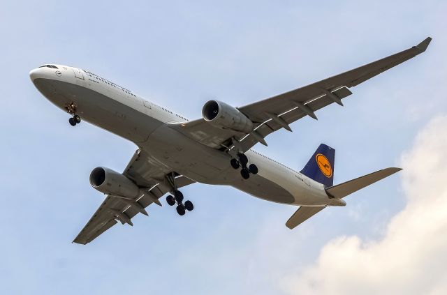 Airbus A330-300 (D-AIKM) - Lufthansa A333 D-AIKM 