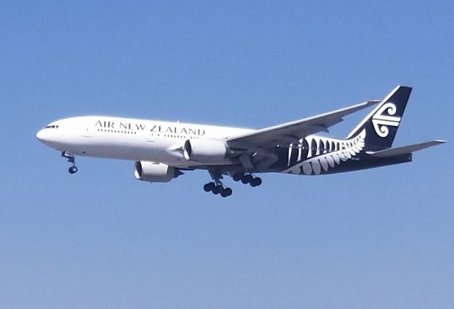 Boeing 777-200 (ZK-OKC) - On her way to storage in Victorville, CA., Air New Zealand 777-200ER  # ZK-OKC visits LAX on its stopover, landing 24R.