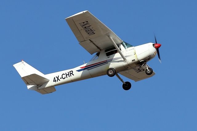 Cessna 152 (4X-CHR) - 21/09/2018: A touch-and-go maneuver on runway 03.