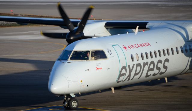 de Havilland Dash 8-400 (C-GGOF)