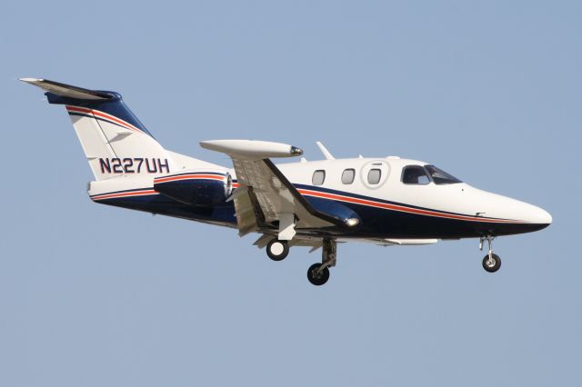 Eclipse 500 (N227UH) - Landing at John Wayne Airport 9/24/19.