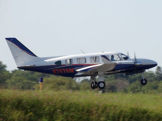 Piper Navajo (N787RW)