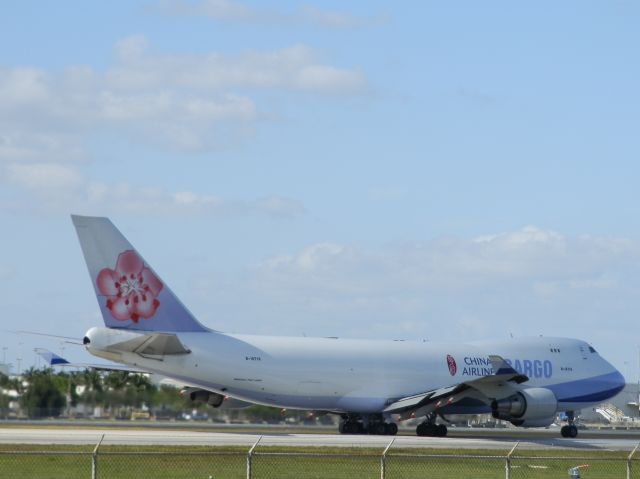 Boeing 747-400 (B-18716) - Takeof roll!