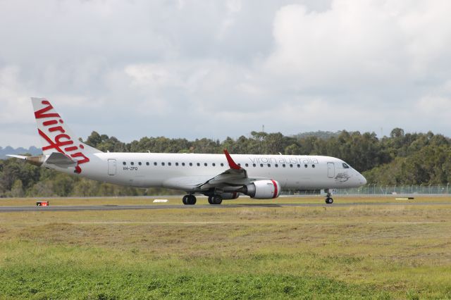 Embraer ERJ-190 (VH-ZPQ)