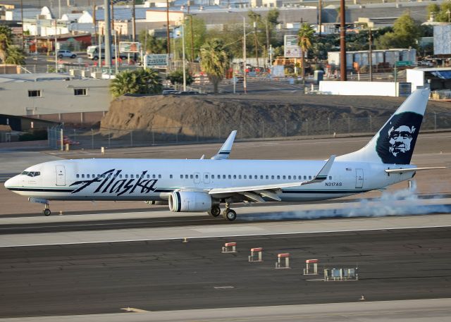 Boeing 737-800 (N317AS)