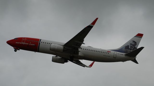 Boeing 737-800 (LN-DYP)