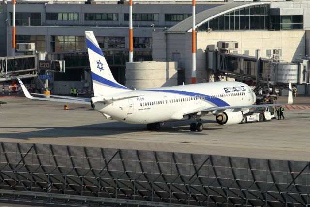 Boeing 737-900 (4X-EHF) - 20/12/2022:br /Flight to Moscow (DME), push-back off the gate.