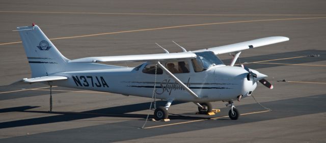 Cessna Skyhawk (N37JA) - Aircraft parked near El Aero on the north side of Carson City