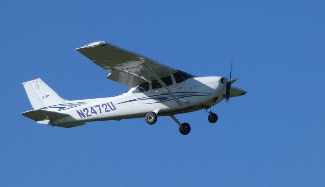 Cessna Skyhawk (N2472U) - On final is this 2005 Cessna Skyhawk SP 172S in the Summer of 2019.