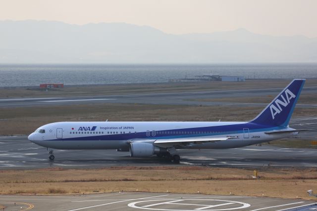 BOEING 767-300 (JA615A)