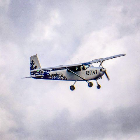 Cessna Skylane (N5900B)