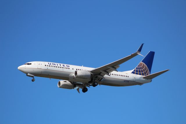 Boeing 737-800 (N77258)